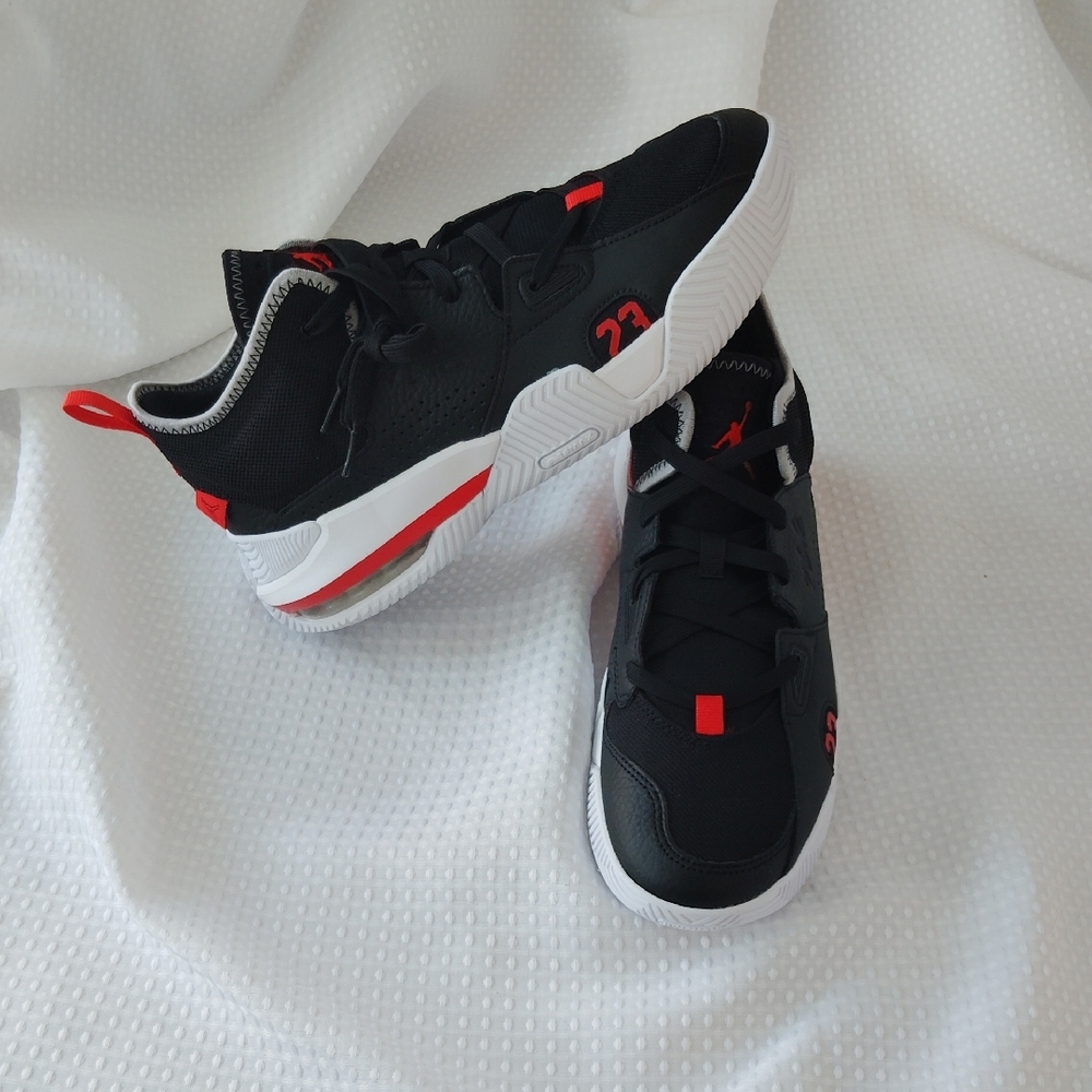 JORDON STAY LOYAL 2- GS BLACK UNIVERSITY RED MENS SIZE 10.5